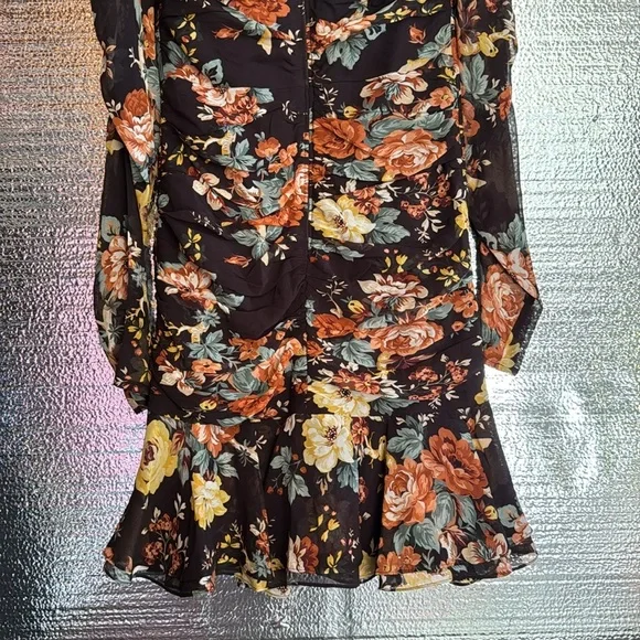 Veronica Beard Hedera Ruched Floral Print Silk. Size 00 - Picture 5 of 7